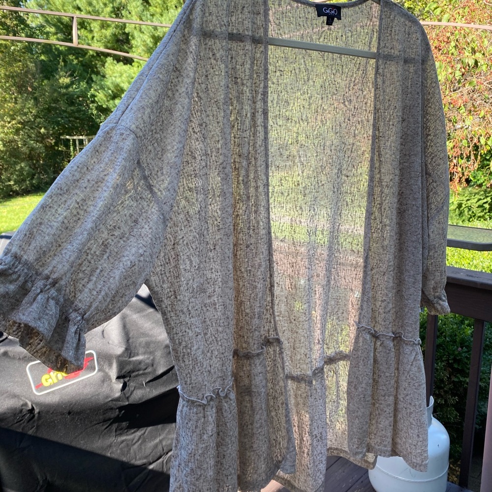 Lightweight ruffle cardigan